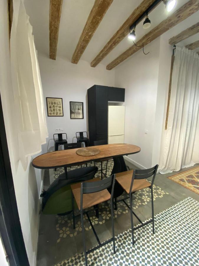 Spacious Modern Apartment In The Vibrant El Raval 巴塞罗那 外观 照片