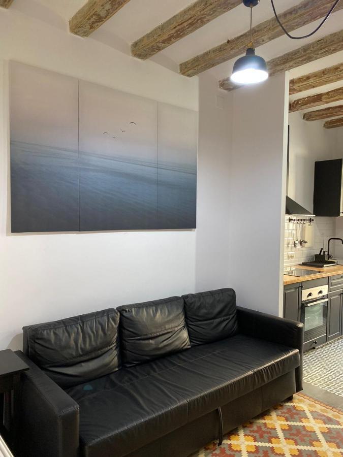 Spacious Modern Apartment In The Vibrant El Raval 巴塞罗那 外观 照片